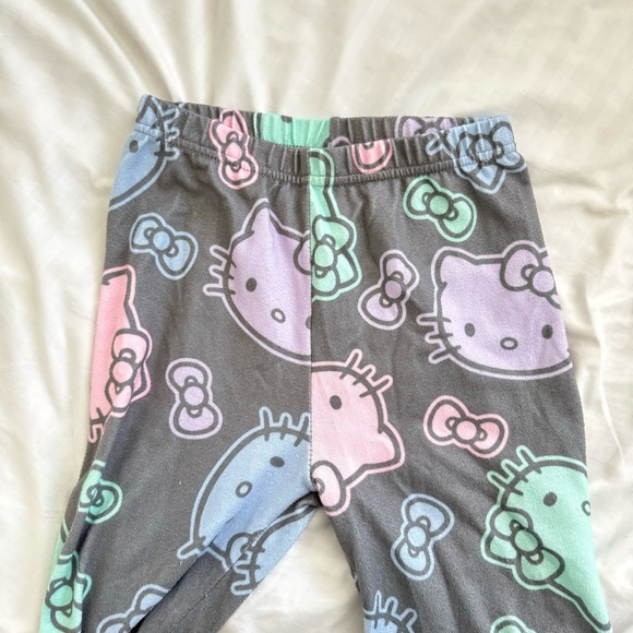 Hello Kitty Pajama Set - Picture 4 of 5